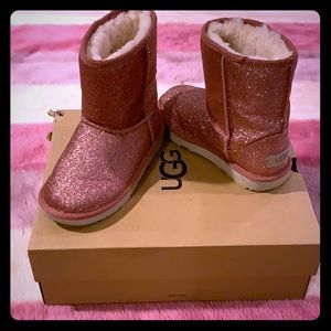 UGG Kids Classic Short II Glitter Boots in Pink 13